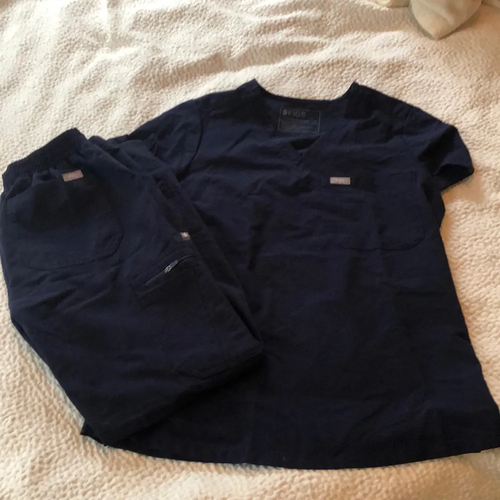 *sold* Figs scrub set in navy xs/pxs - Picture 2 of 4